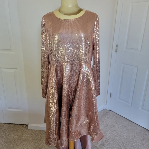 High-Low Rose Gold Sequin Evening Gown with train - Picture 5 of 7